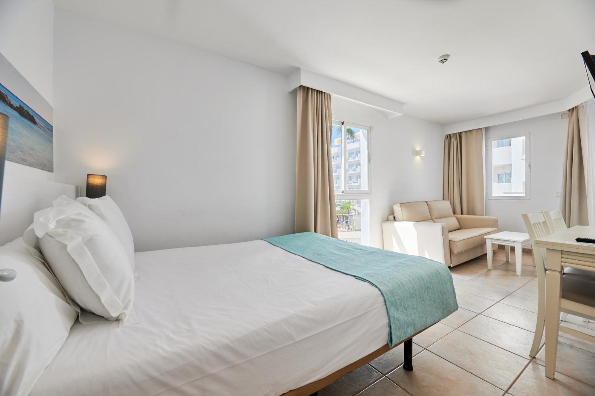 Aluasun Continental Park Hotel & Apartments Platja de Muro Εξωτερικό φωτογραφία