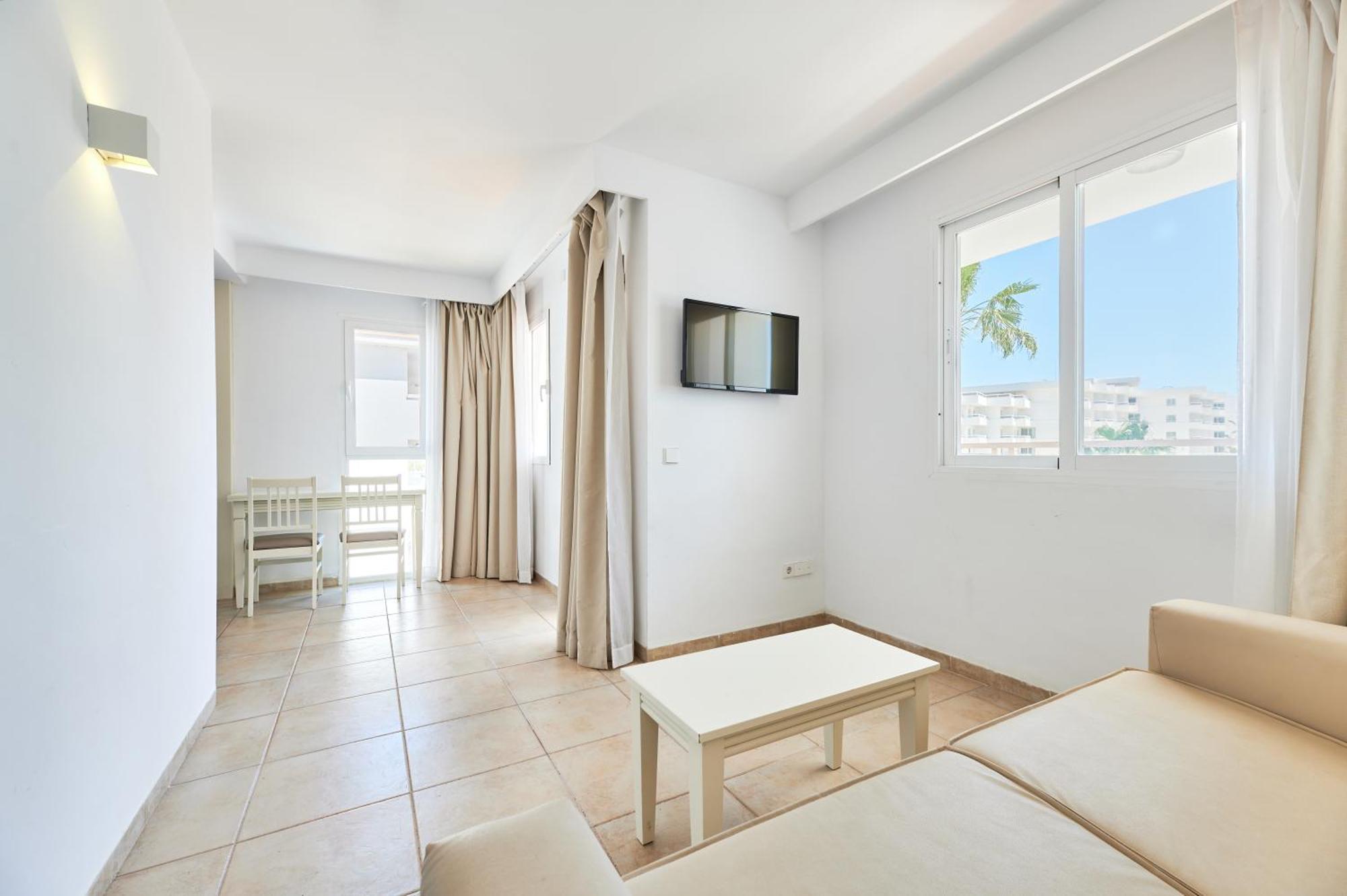 Aluasun Continental Park Hotel & Apartments Platja de Muro Εξωτερικό φωτογραφία