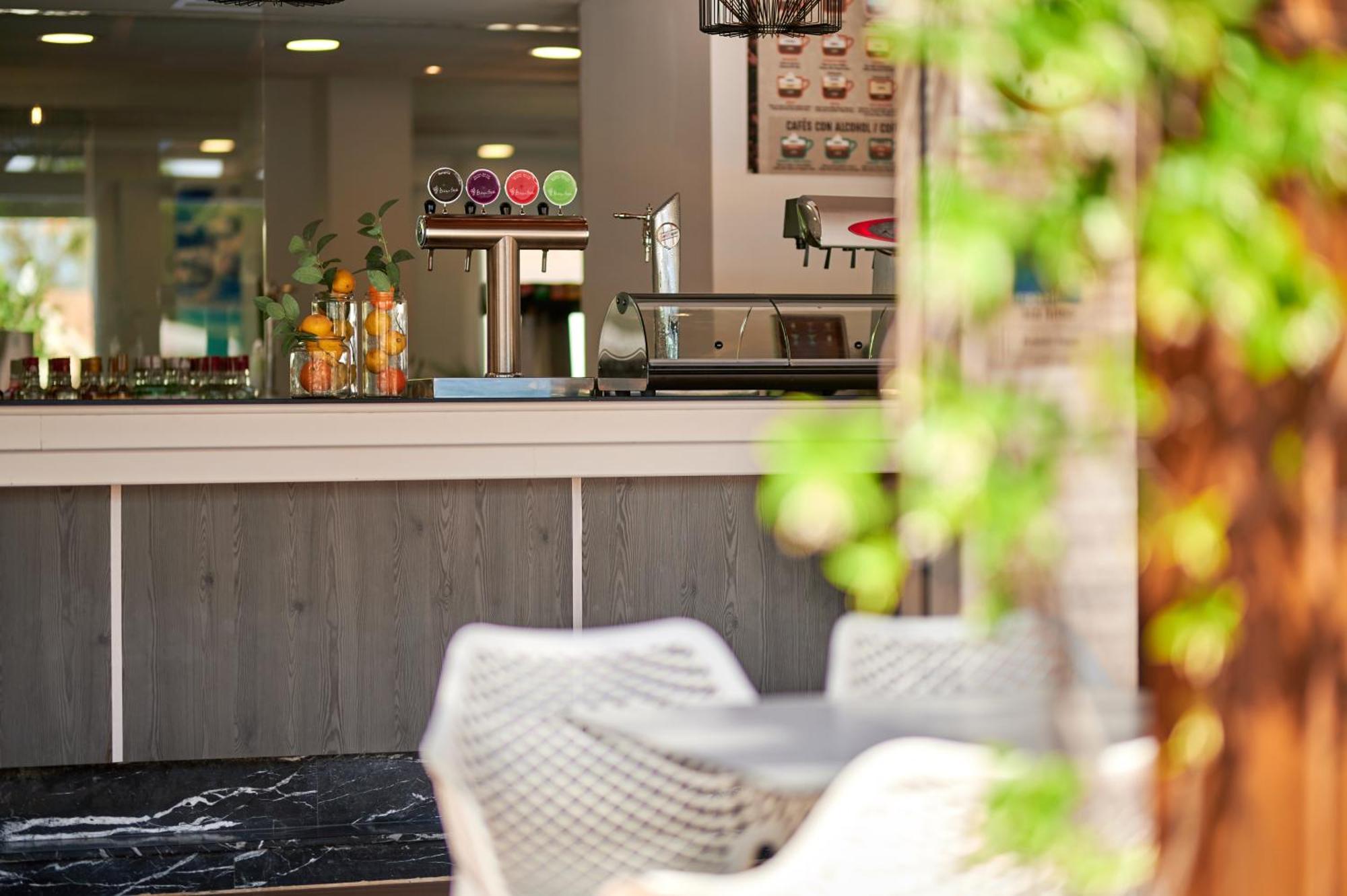 Aluasun Continental Park Hotel & Apartments Platja de Muro Εξωτερικό φωτογραφία