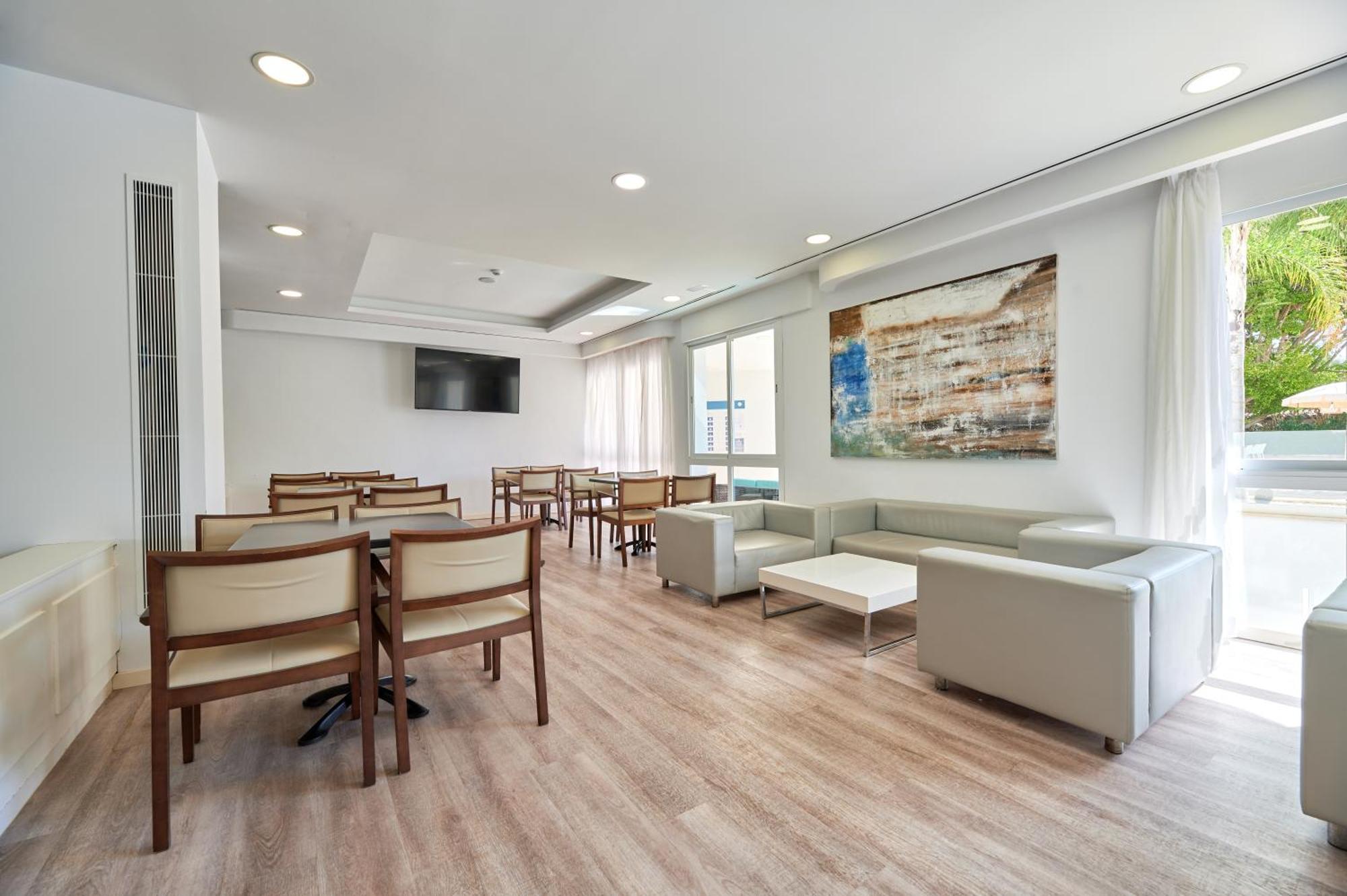 Aluasun Continental Park Hotel & Apartments Platja de Muro Εξωτερικό φωτογραφία