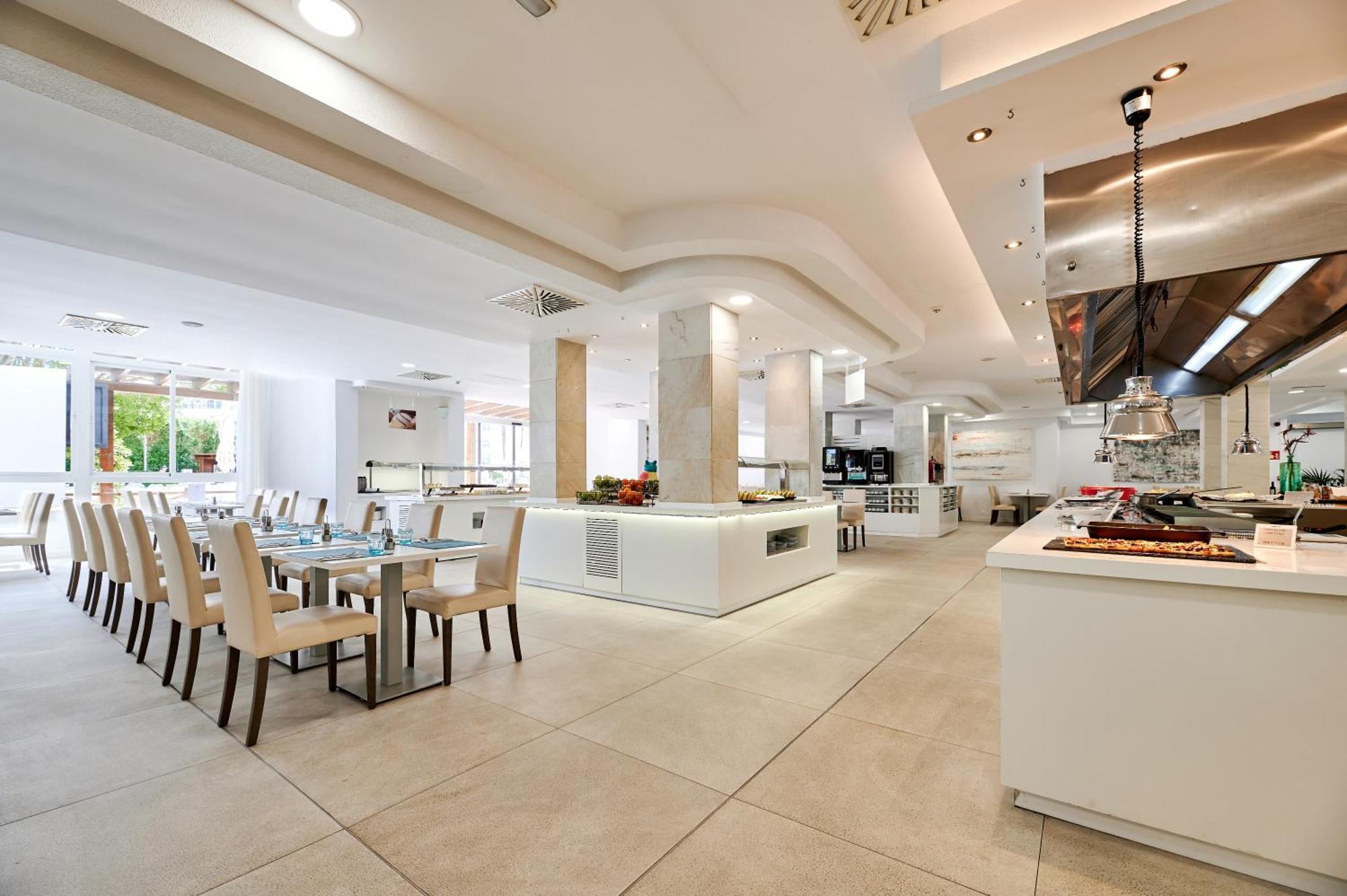 Aluasun Continental Park Hotel & Apartments Platja de Muro Εξωτερικό φωτογραφία