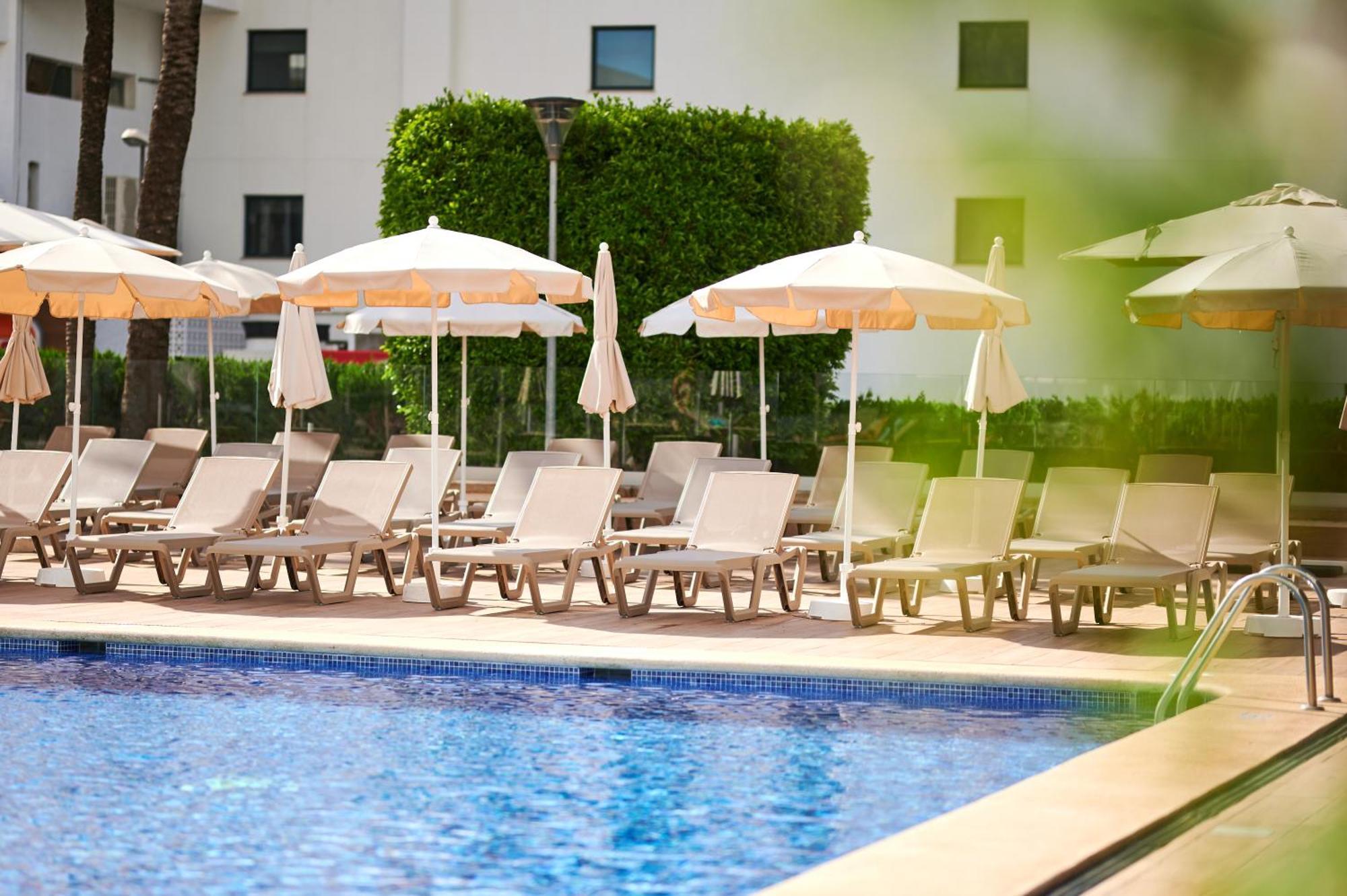 Aluasun Continental Park Hotel & Apartments Platja de Muro Εξωτερικό φωτογραφία