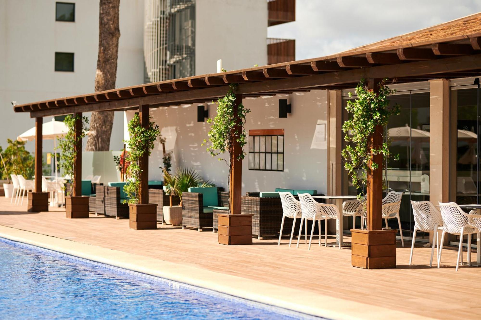 Aluasun Continental Park Hotel & Apartments Platja de Muro Εξωτερικό φωτογραφία