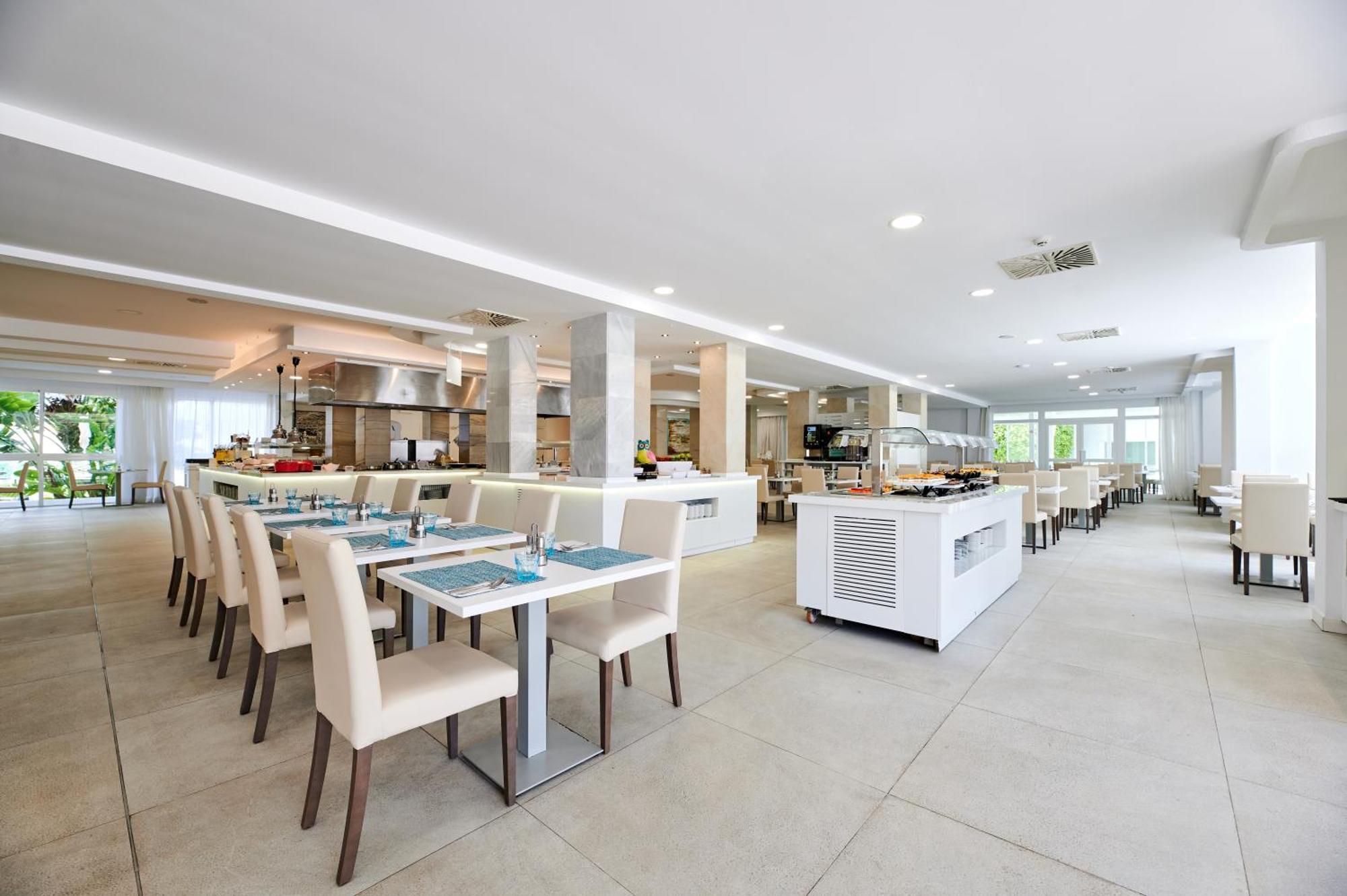 Aluasun Continental Park Hotel & Apartments Platja de Muro Εξωτερικό φωτογραφία