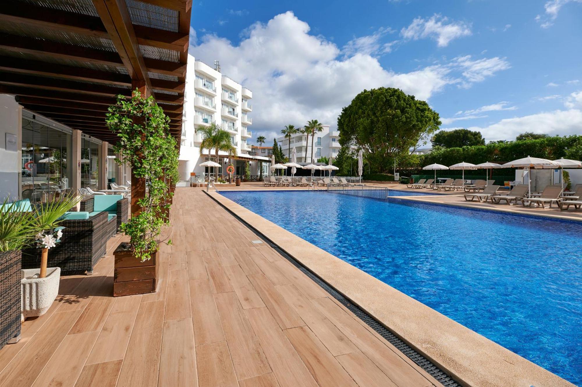 Aluasun Continental Park Hotel & Apartments Platja de Muro Εξωτερικό φωτογραφία