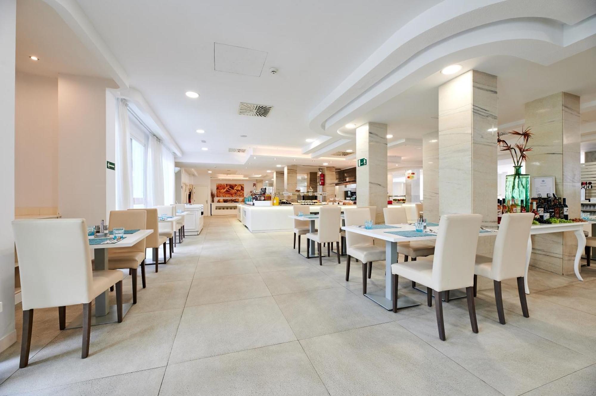 Aluasun Continental Park Hotel & Apartments Platja de Muro Εξωτερικό φωτογραφία