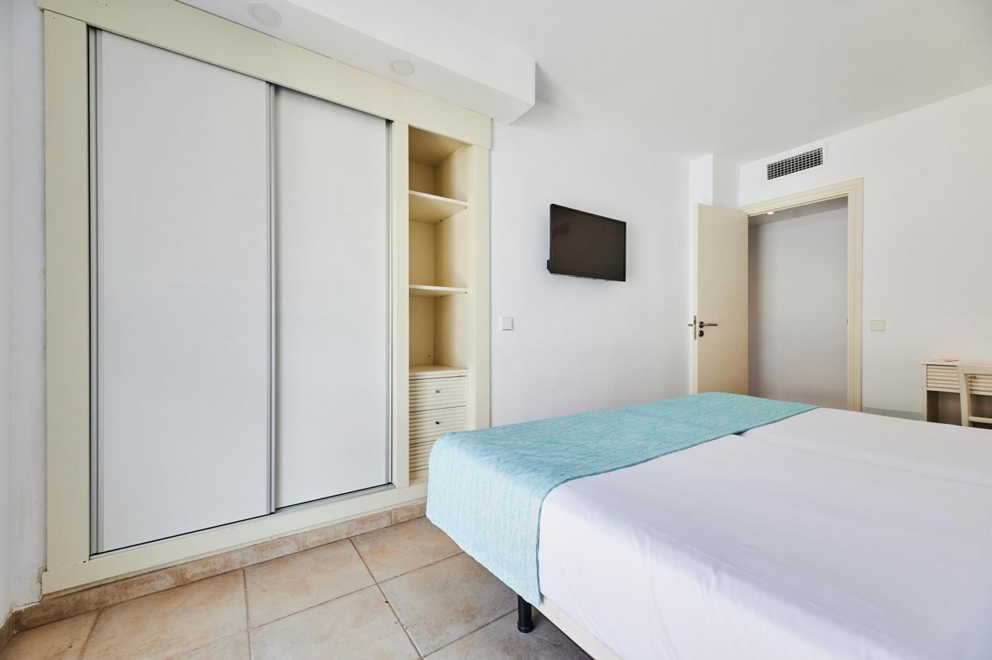 Aluasun Continental Park Hotel & Apartments Platja de Muro Εξωτερικό φωτογραφία